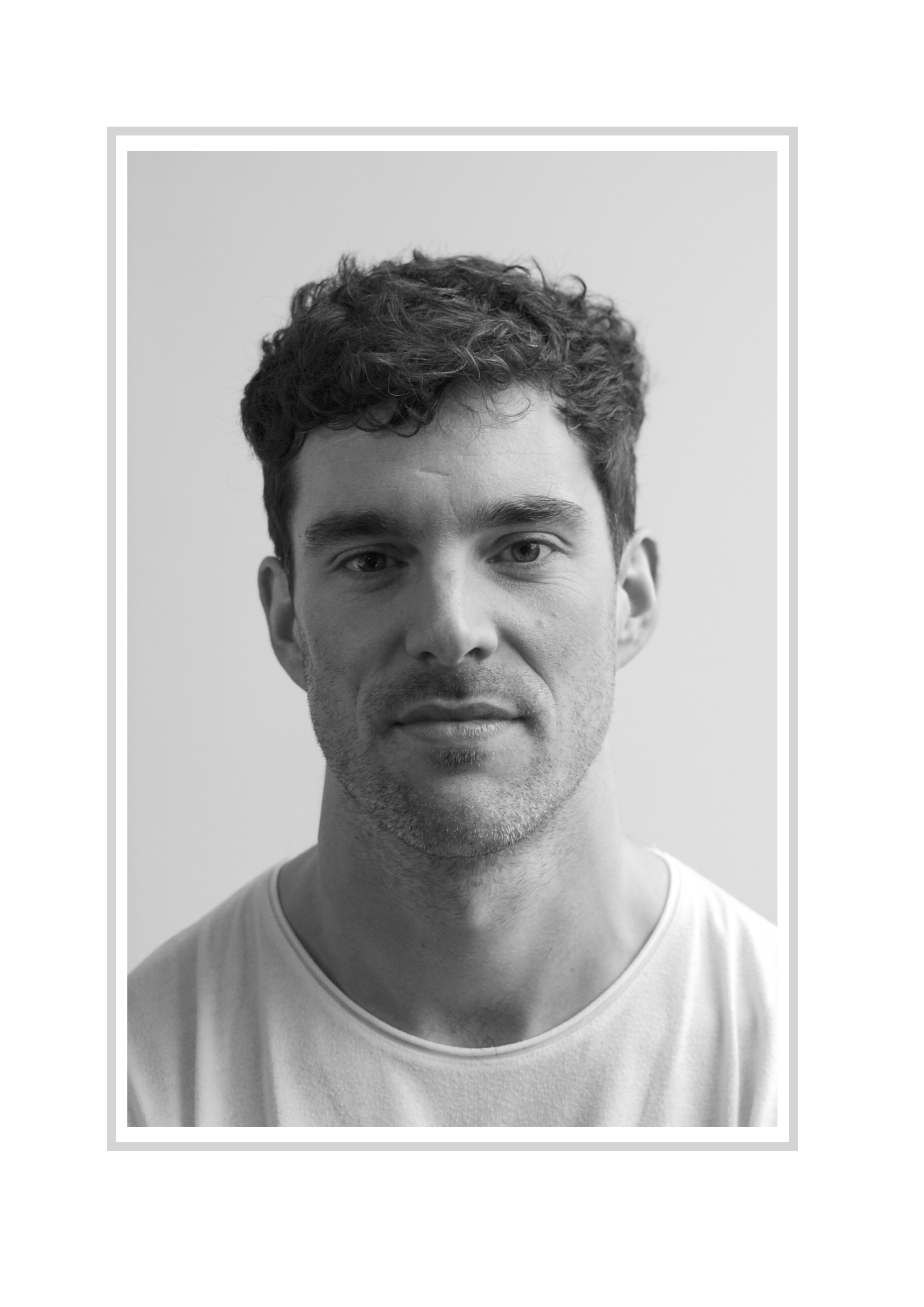 Agallamh LLG còmhla ri Alasdair C. MacIlleBhàin